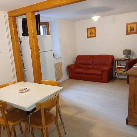 Charmant Petit Appartement Avec Bel Exterieur. Saint-Amarin Room photo